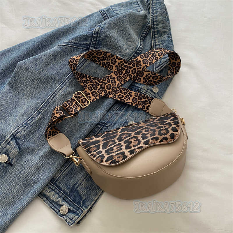 Niche Design Simple Saddle Bag Trendy Versatile Small Square Bag Wide Shoulder Strap Leopard Print Single Shoulder Crossbody Bag 2024 H250806