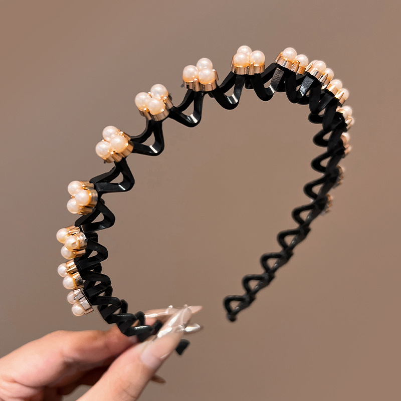 Securely Fitted Female Decorative Band - Curved Shape with Notched Edges