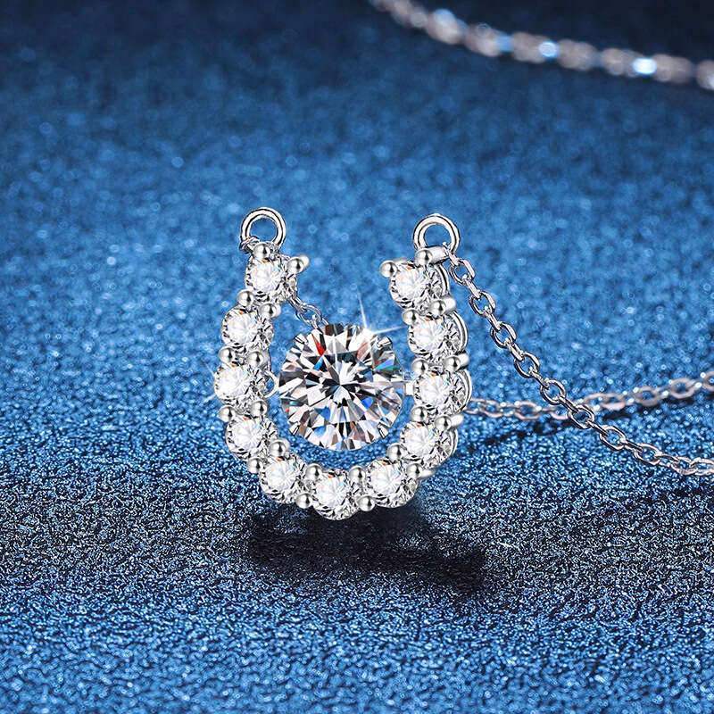 Iced Out VVS Pendant Women's Elegant Japanese and Korean Style U-shaped Dynamic 1 ct D Color Moissanite Necklace Women