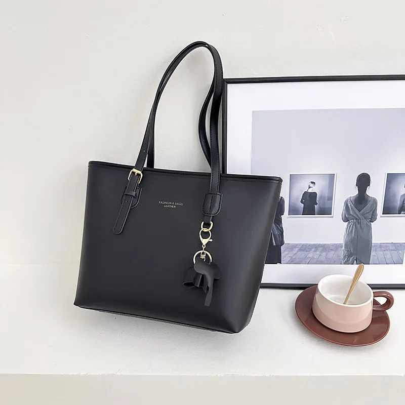 New Ladies Commuter Bag Tote Large Capacity Bag Texture Fashion Hundreds of Summer Shoulder Bag Z250807