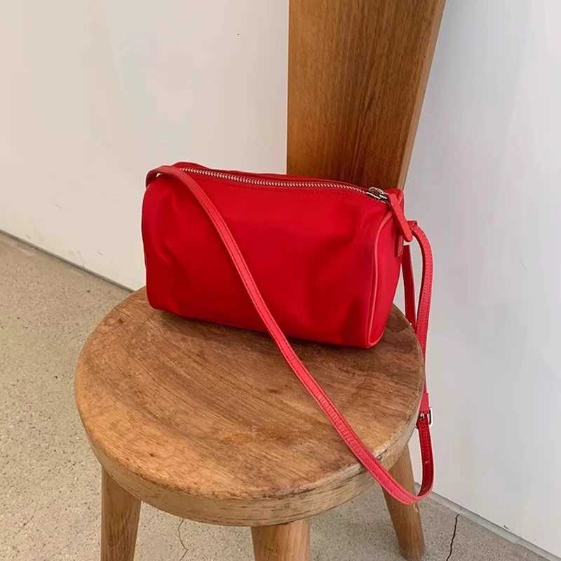 Designer Polka Dot Shoulder Bag Casual Chic Toast Handbag Women Zipper Pillow Bag Korean Style Everyday Commuter Purse White Z250807