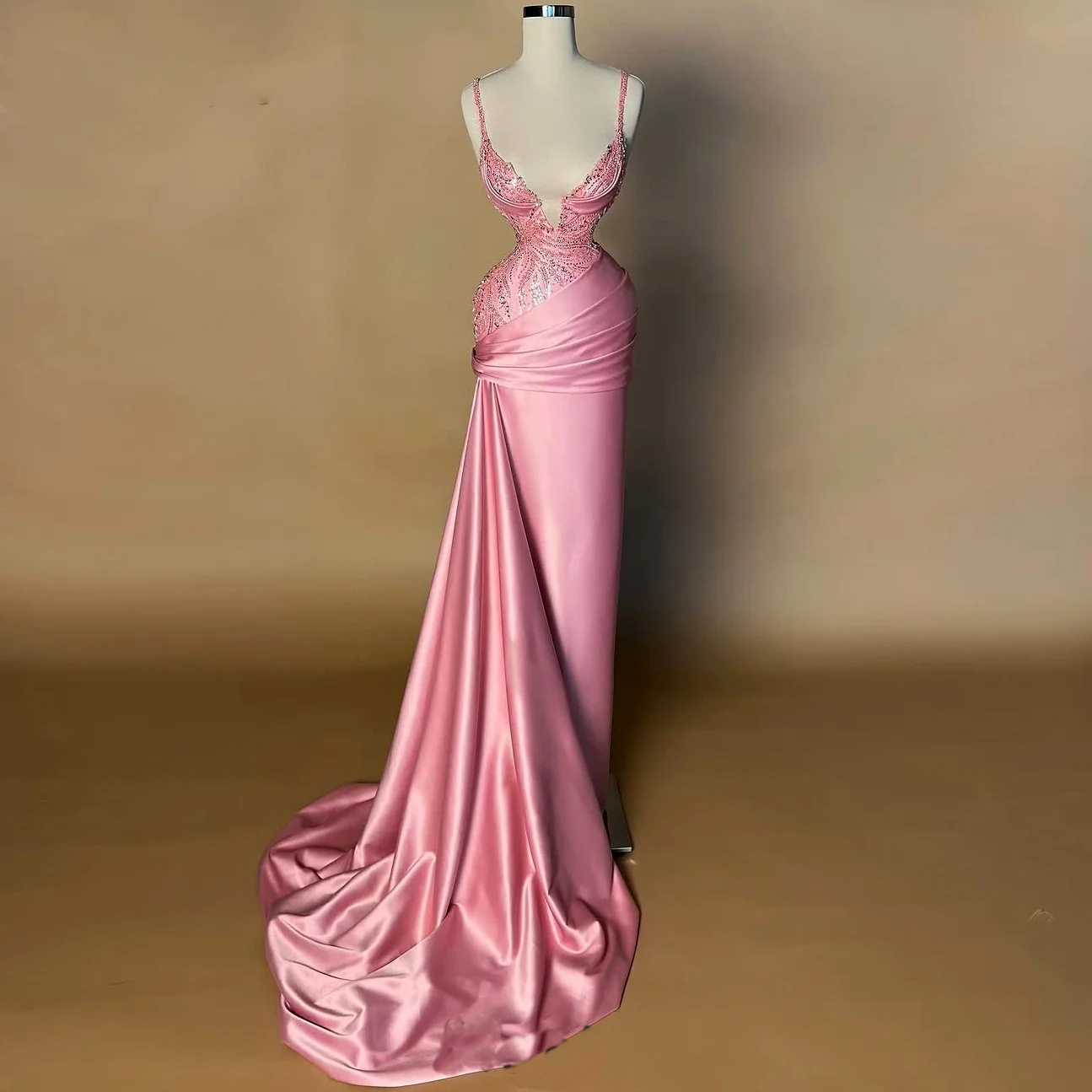 Classic Evening Dresses For Women Sweetheart Neck Spaghetti Straps Sleeveless Pleat Gown Sequins Sweep Train Dress Party Customized Dress