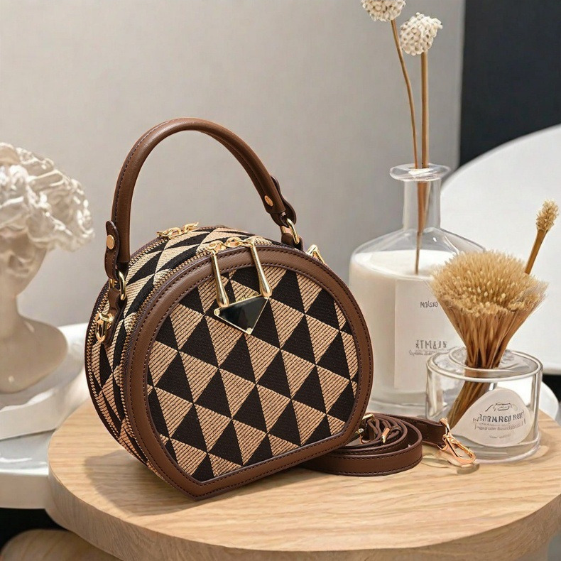 Free Shipping Designer Luxury New Handheld Shoulder Crossbody Bag For Women High-end Casual Commuting Trendy Fashion Versatile Ins Style Chic Handbag