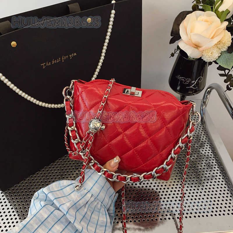 High-end Small Style Quilted Handbag for Women 2025 New Trendy Commuter Fashion Chain Crossbody Bucket Bag H250806