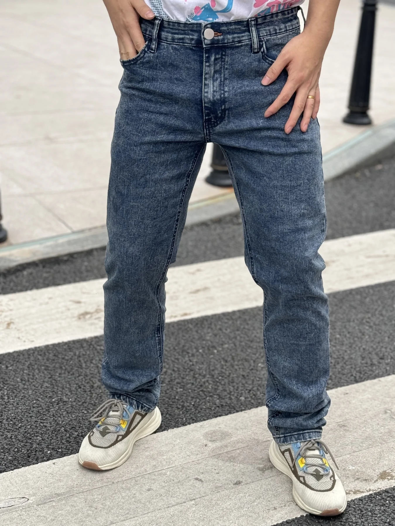 Classic Mens Denim Jeans Light Washed Vintage Effect Casual and Business Wear Suitable for All Four Seasons 250807