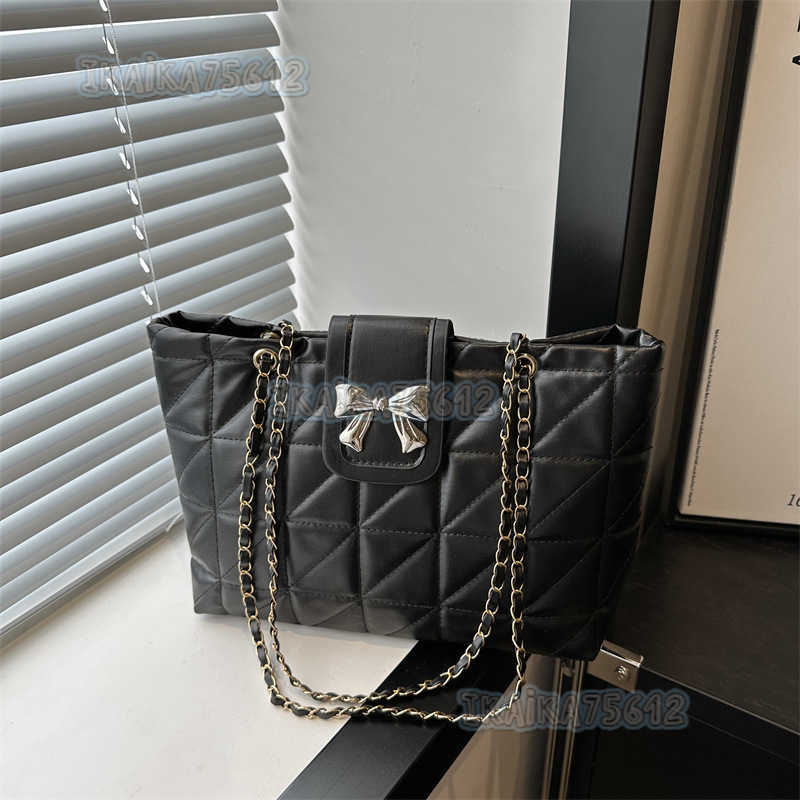 Soft Quilted Chain Bag Large Capacity Tote Bag 2024 New Trendy Fashion Versatile Shoulder Bag Large Bag H250806
