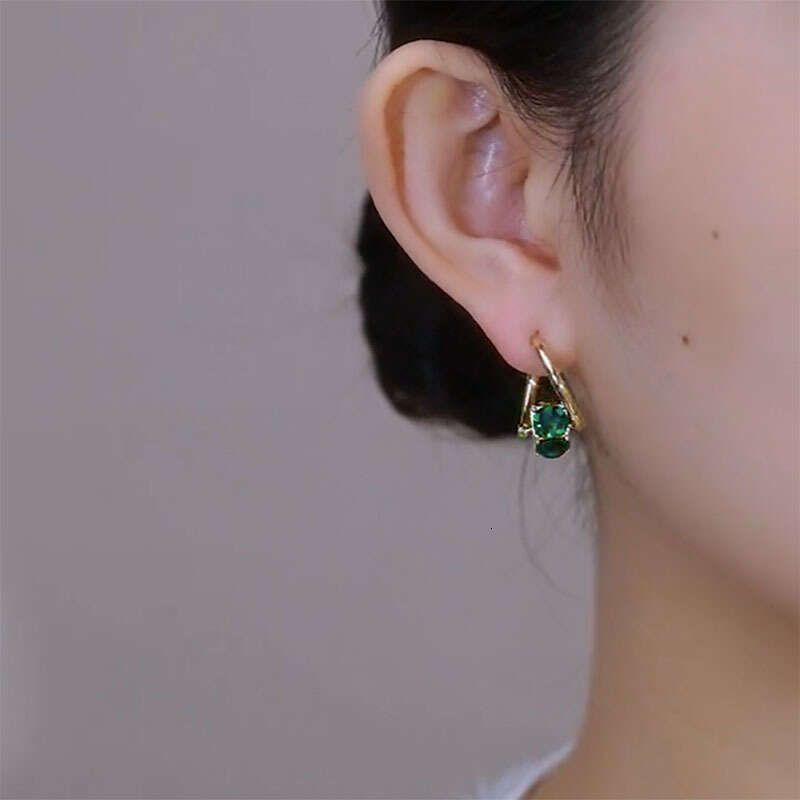 Super Sparkling One Carat Green Crystal Earrings Niche Korean Style High-End Light Simple Versatile Personality Fashion Ear Clips