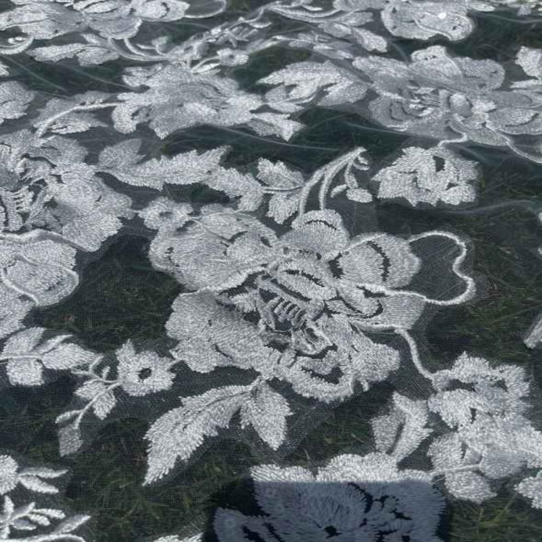 Gorgeous Customized Wedding Veil One Layer Appliques Cathedral Length Veils Appliques Edge Bridal Wedding Accessories