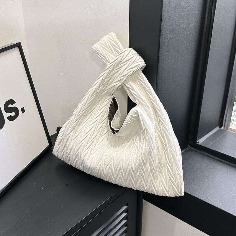 2023 New niche design pleated handbag for women's fashionable versatile crescent moon bag, simple and lightweight underarm bag