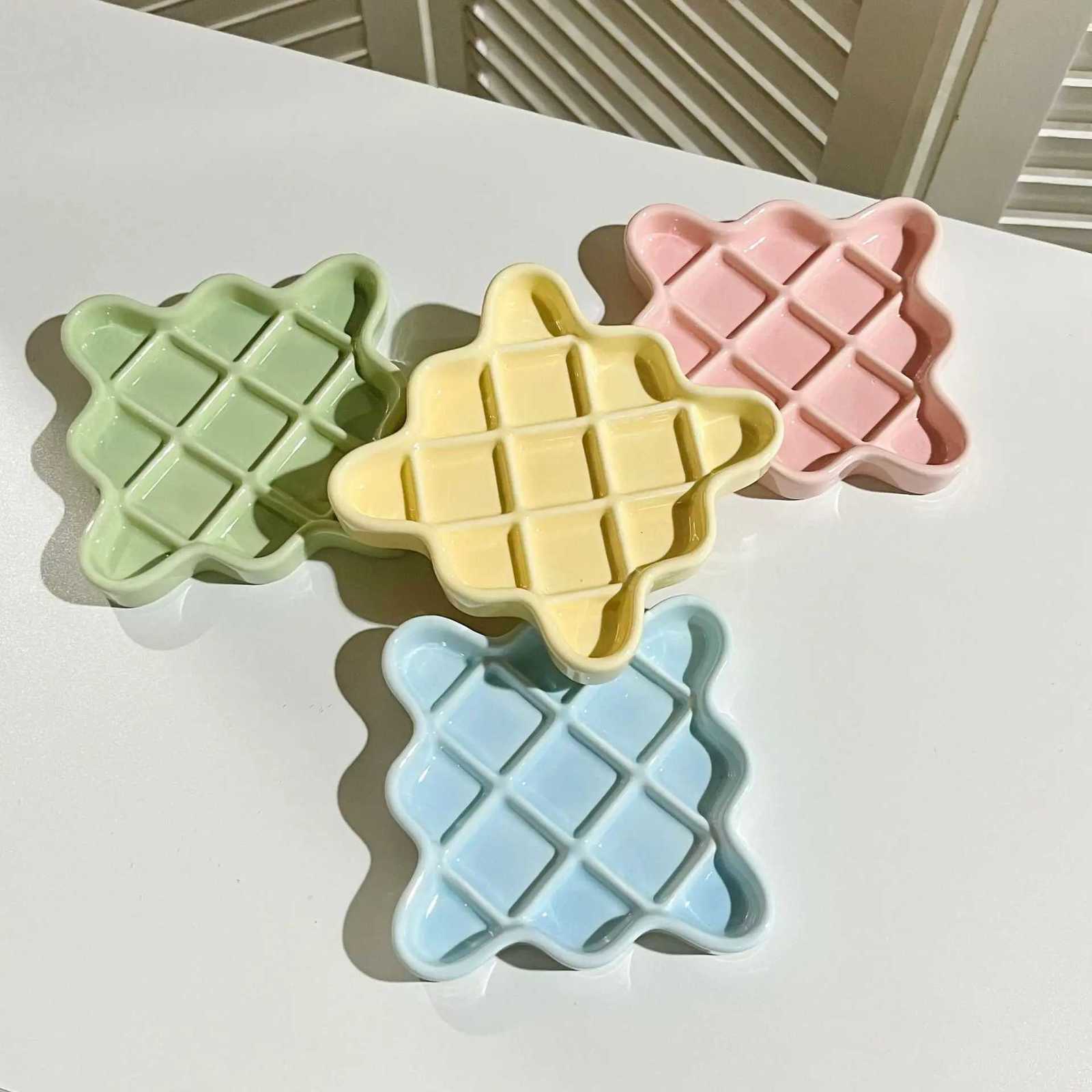 Creative Ceramic Dopamine Pet Canned Licking Plate Prevent Choking Dog Food Pot Prevent Black Chin Cat Slow Food Plate Y250806