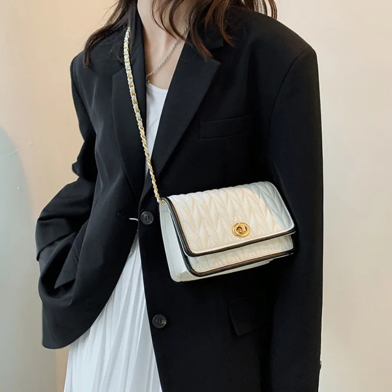 Fashion Womens Shoulder Bag Simple Chain Texture Small Square Light Luxury Party Crossbody Purses and Handbags 250804