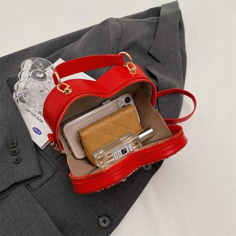 Women Purses And Handbags Fashion Red Love Heart Shape Shoulder Bag Women Chain Crossbody Bag Ladies Purse And Clutch Bag Z250807