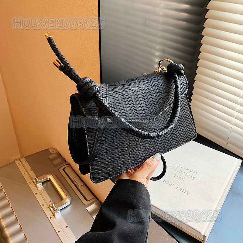Niche Design Bag for Women 2024 New High-end Feel Embossed Commuter Small Square Bag Fashionable Single Shoulder Crossbody Small Square Bag H250806