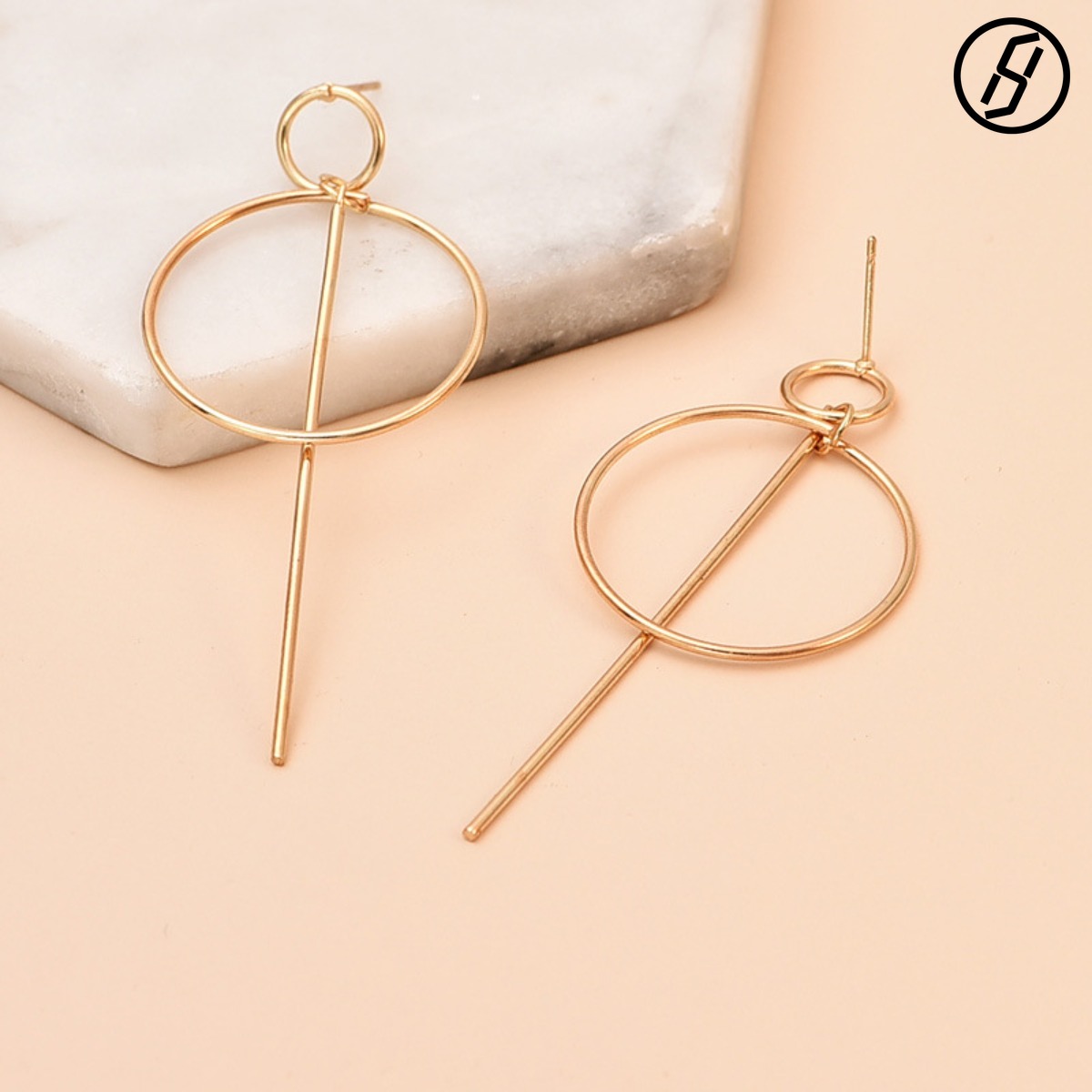 European and American Fashion Trendy Circle Geometric Earrings for Women's Earrings Suitable for Commuting Personality Matching Designers Jewelry