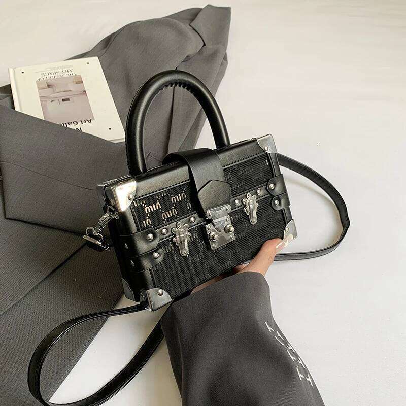 Unique Casual Mini Clutch Bag For Leisure Women With Stylish Simple Vintage Fashion And Solid Color