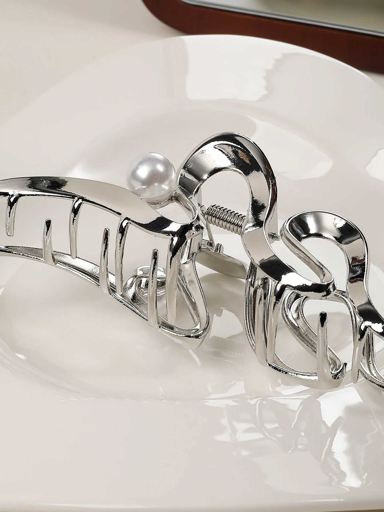 1 Pcs Hair Claw Clips Large Hair Clips for Thick Hair Silver Hair Clips Big Jaw Clips for Hair Non-Slip Hair Clips for Women U250807