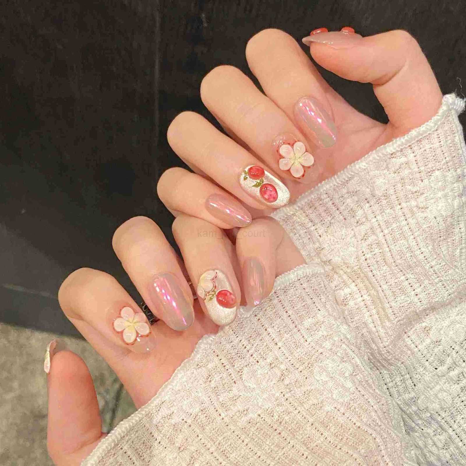 10pcs Sweet Short Oval Fake Nail Patches Hand-painted 3D Pink Strawberry Flower Press-on Nails Spring Summer Fresh Handmade Nail M250807