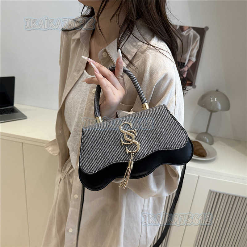 2025 Casual Trend Letter Hardware Summer New Fashion Casual Popular Diagonal Single Shoulder Handheld Small Square Bag for Women H250806