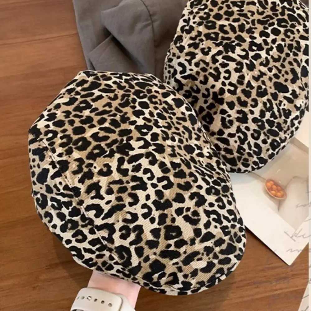 Unisex Leopard Print Newsboy Cap Men British Painters Hats Autumn Winter Berets Adjustable Flat Peaked C Hip Hop Berets XJ250807