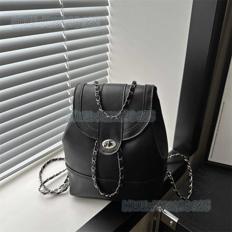 Iridescent Chain Backpack for Women 2023 New Fashionable College Student Bag Stylish Handbag Simple Small Backpack H250806