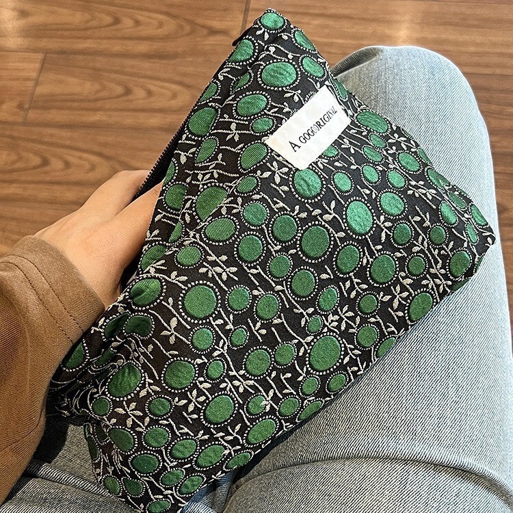 Free Shipping Designer Luxury High-end Makeup Bag Gentle Fresh Large Capacity Storage Bag Portable Travel Skincare Storage Bag Toiletry Bag Casual Pho