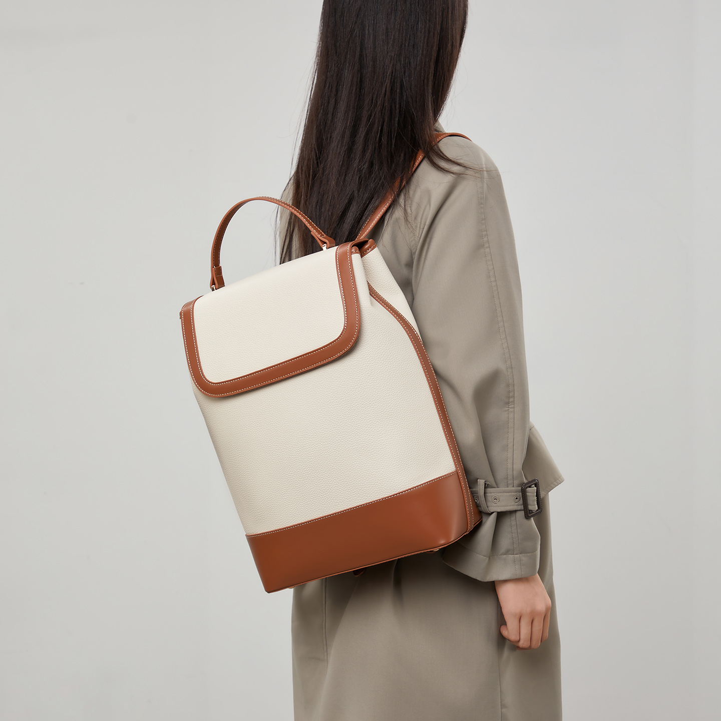 Real leather computer backpack for women's commuting, large capacity, high-end feel, niche backpack, new fashionable backpack for women