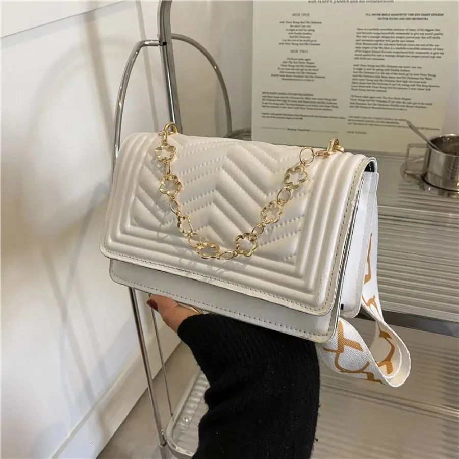 Fashionable temperament simple texture generous wide shoulder beautiful belt single shoulder crossbody womens bags 250807