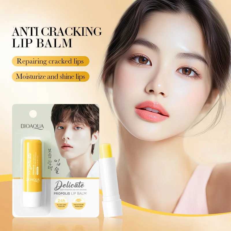 Propolis anti cracking gum lipstick deeply moisturizes softens and repairs lips and lipstick anti crackingXJ250807