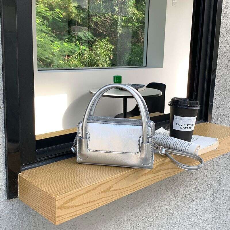 Western-style Handbag Female 2023 New Trendy Fashion Small Square Bag High-end retro messenger versatile shoulder bag