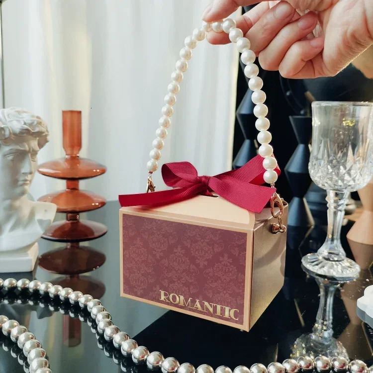 Luxury 10PCS Small Boxy Box Red Hand Gift Box Wedding Style Cake Packaging Box Rivet Decor Lover Gifts Party Pearl Handle Paper Bag 250807