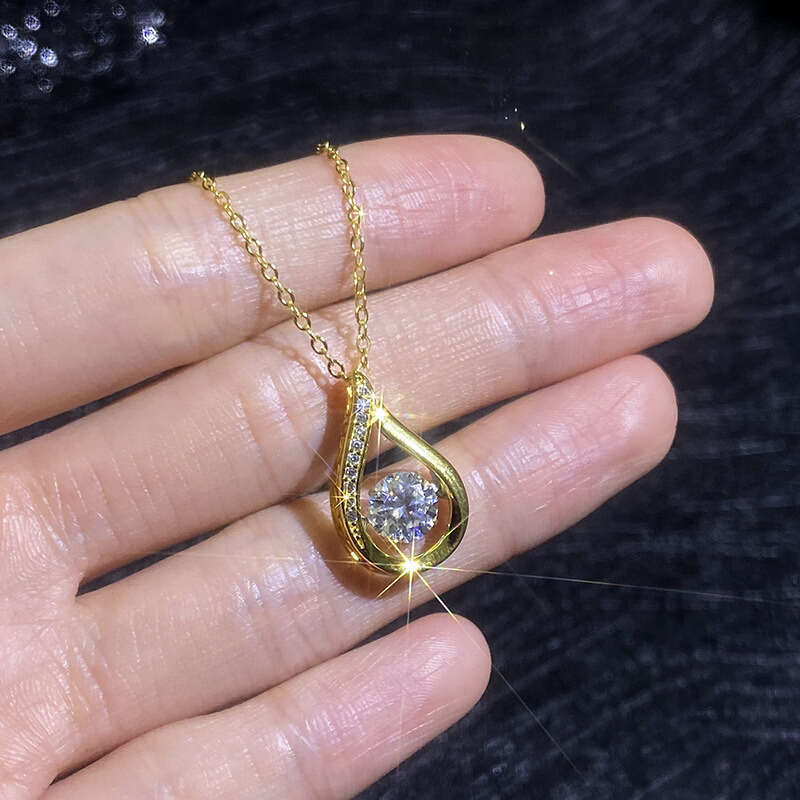 Iced Out VVS Necklace Water Drop Lively Beating Heart Pendant Moissanite