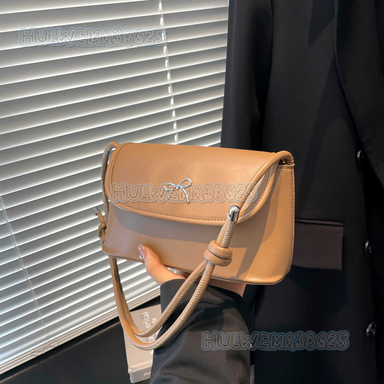 Butterfly Knot Fashion Style Textured Early Autumn 2025 New Versatile Casual Bag Single Shoulder Crossbody Bag Underarm Small Square Bag H250806