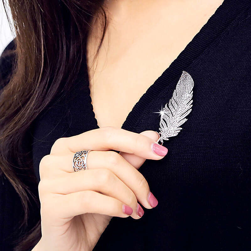 Designer brooch Elegant Zircon broche Version for Women Suit Cheongsam feather brooches ceremonial dress formal events Lapel Pins Birthday luxury Jewe