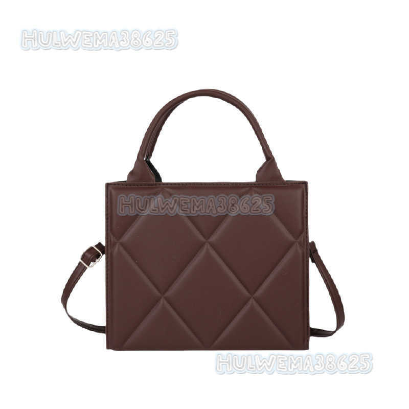 2025 New Fashion Bag for Women Spring Simple Style Quilted Solid Color Tote Bag Large Capacity Shoulder Crossbody Bag H250806