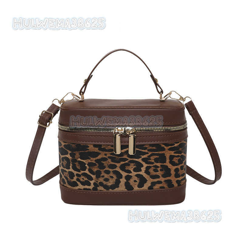 2025 New Niche Design Fashion Leopard Print Portable Makeup Bag Handbag Crossbody Small Square Bag H250806