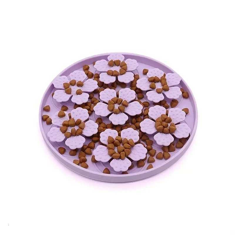 Silicone pet slow feeding mat dog licking mat round with suction cup anti-suffocation cat slow feeding mat Y250806