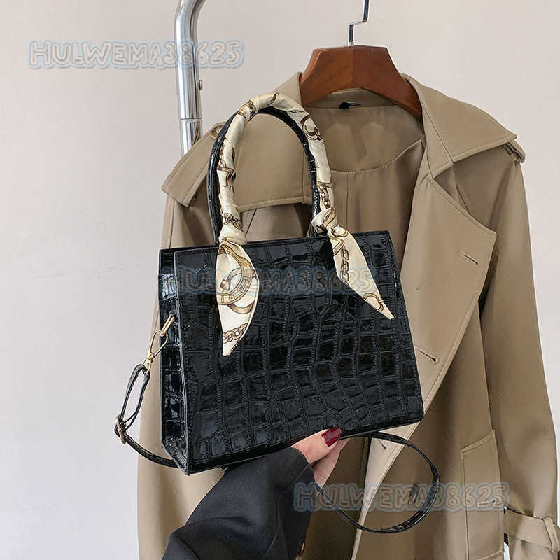 High-quality Large Capacity Bag for Women 2024 Summer New Fashion Decorated Handheld Crossbody Bag H250806