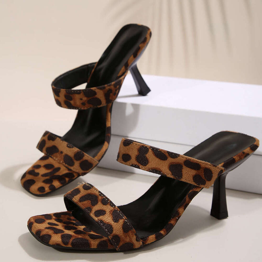 One-Strap 35-43 Thin Elegant Square Toe Open-Toe High Sandals for Women, Wine Glass Heel Chain Women's Shoes, designer shoes 2025 Summer New Styl