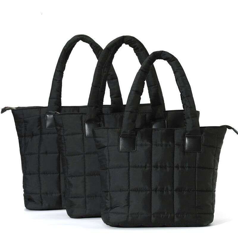 2025 New Simple Style Black Quilted Shoulder Hipster Bag