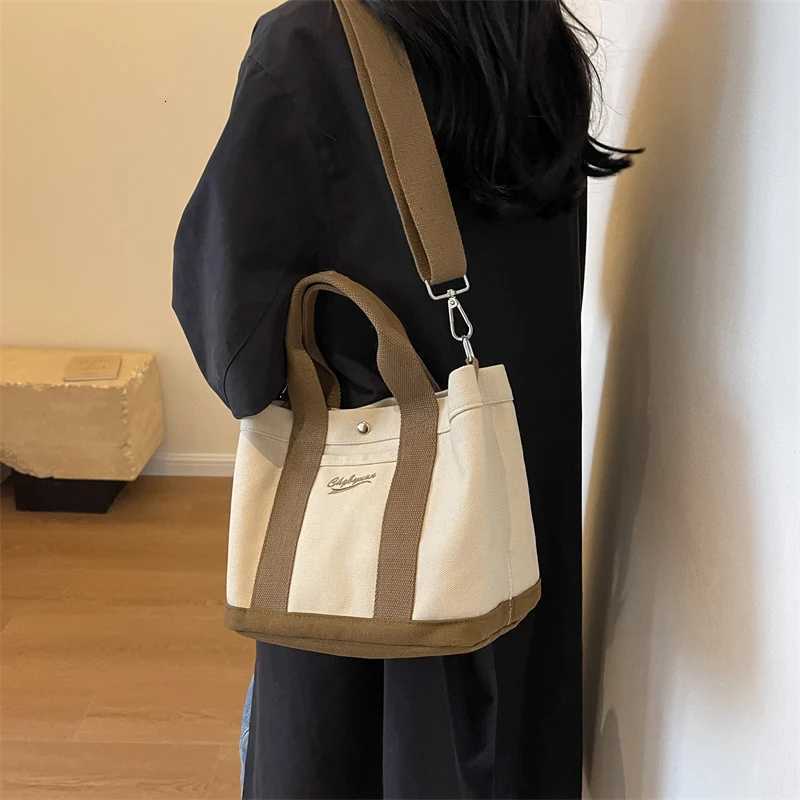 1 Piece of Pure Color Shoulder Bag for Women Versatile Hand-Carrying Bucket Bag Versatile Tote Crossbody Bag That Can Hold iPad Z250807
