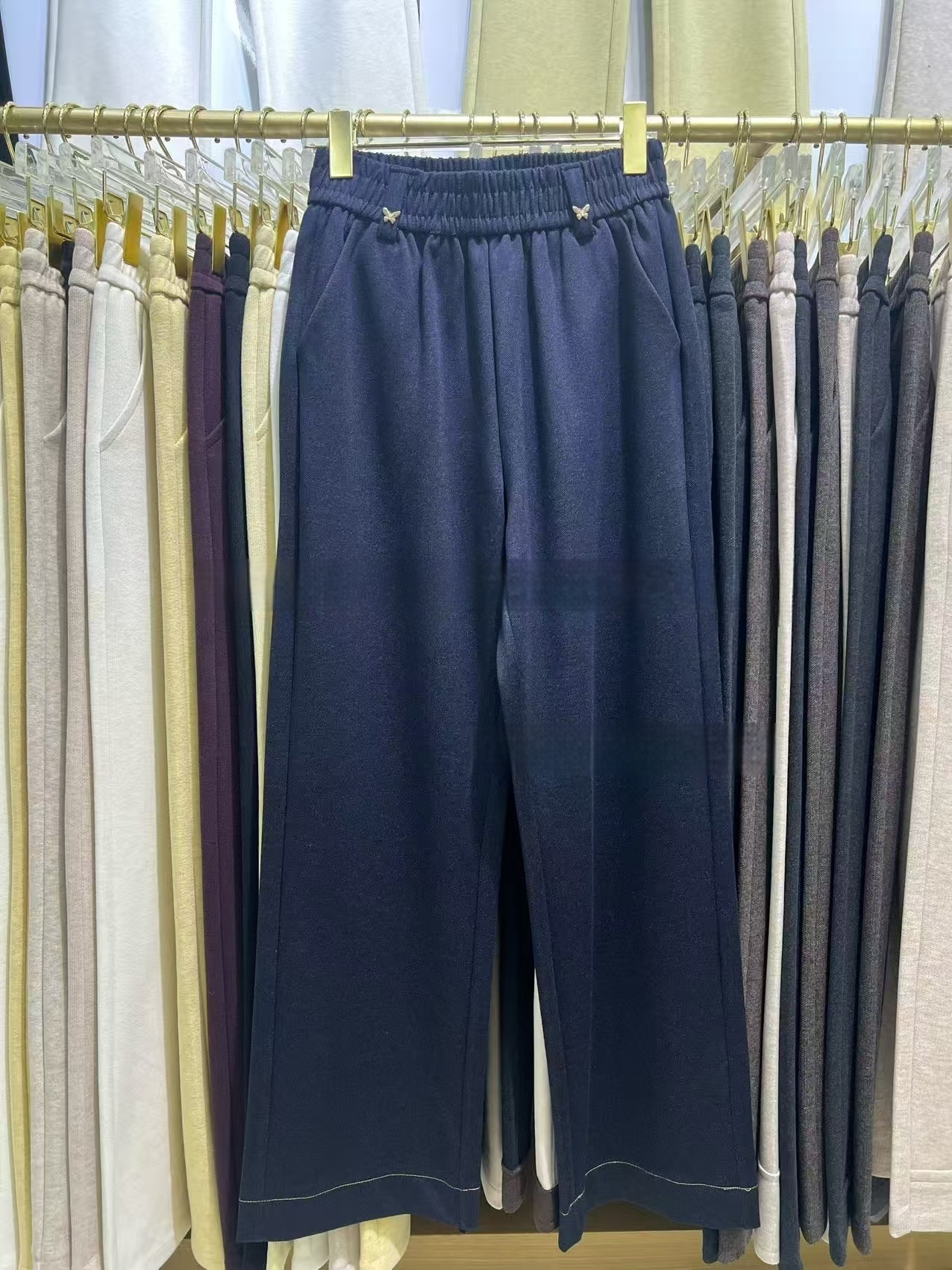 Xinyu Yi Women's Pants: Fashionable, comfortable, and versatile, these pants can be paired with a variety of styles. Available in a wide range of