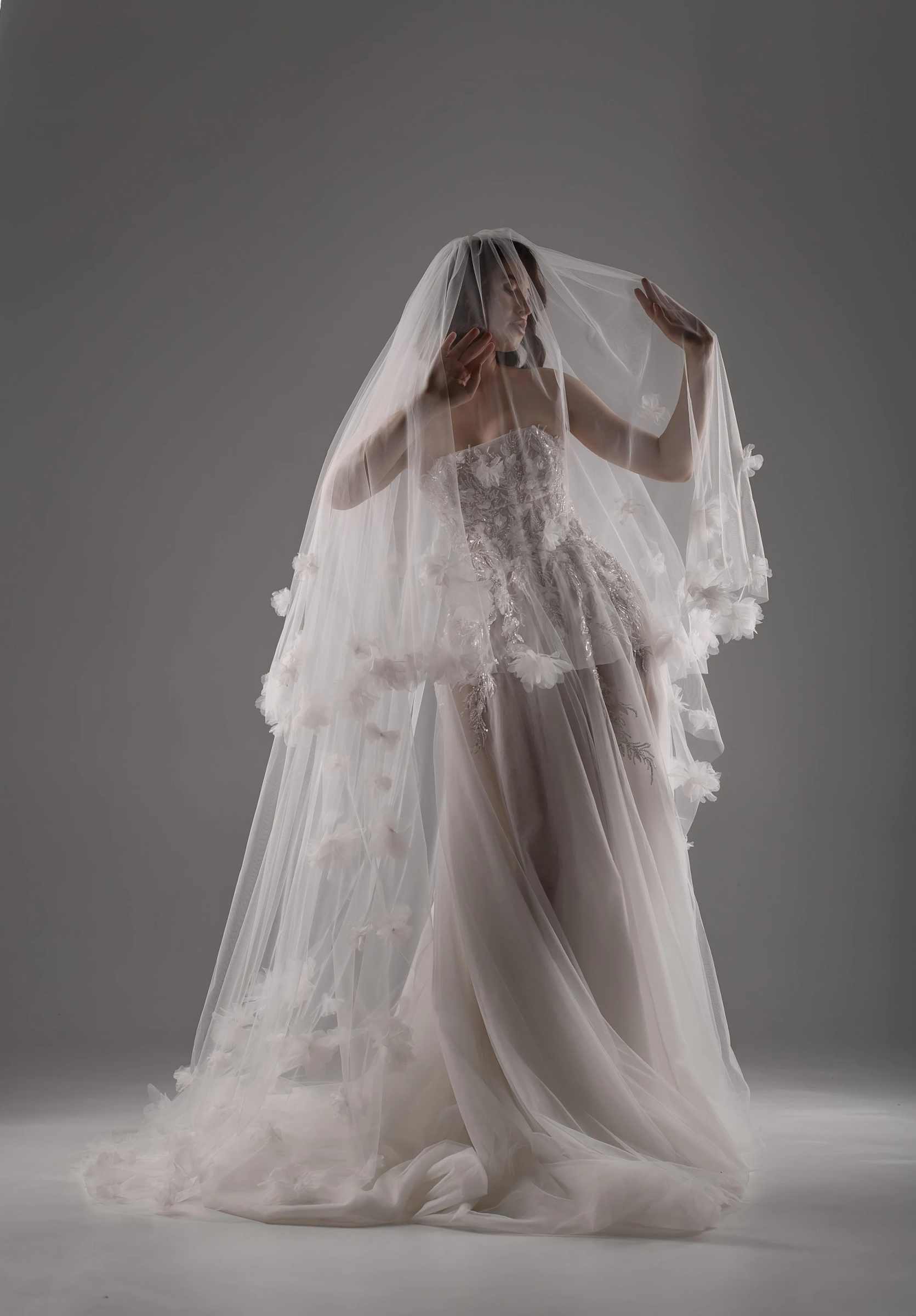 Elegant Wedding Veil 3D Appliques Two Layer Long Cathedral Length Bridal Veils Wedding Accessories Custom Made