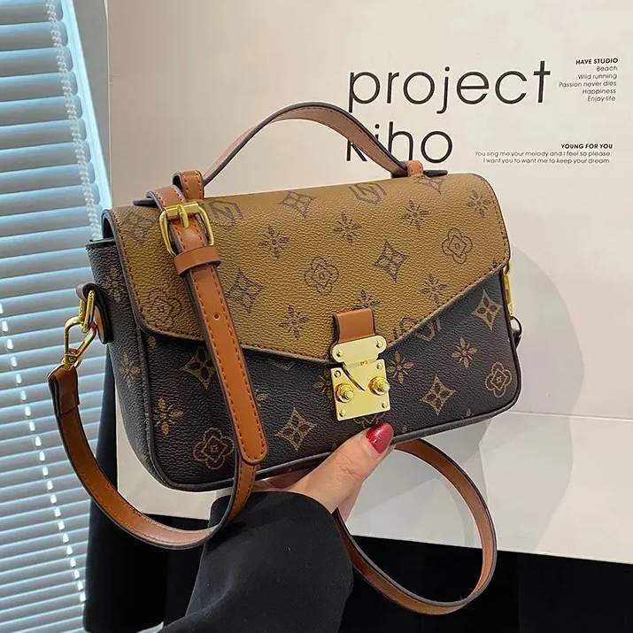 Designer Bag Luxury Bag Women Crossbody Mobile Phone Shoulder Bag Design Sier Colored Internet Famous Popular New fashionable printed shoulder bag Pur