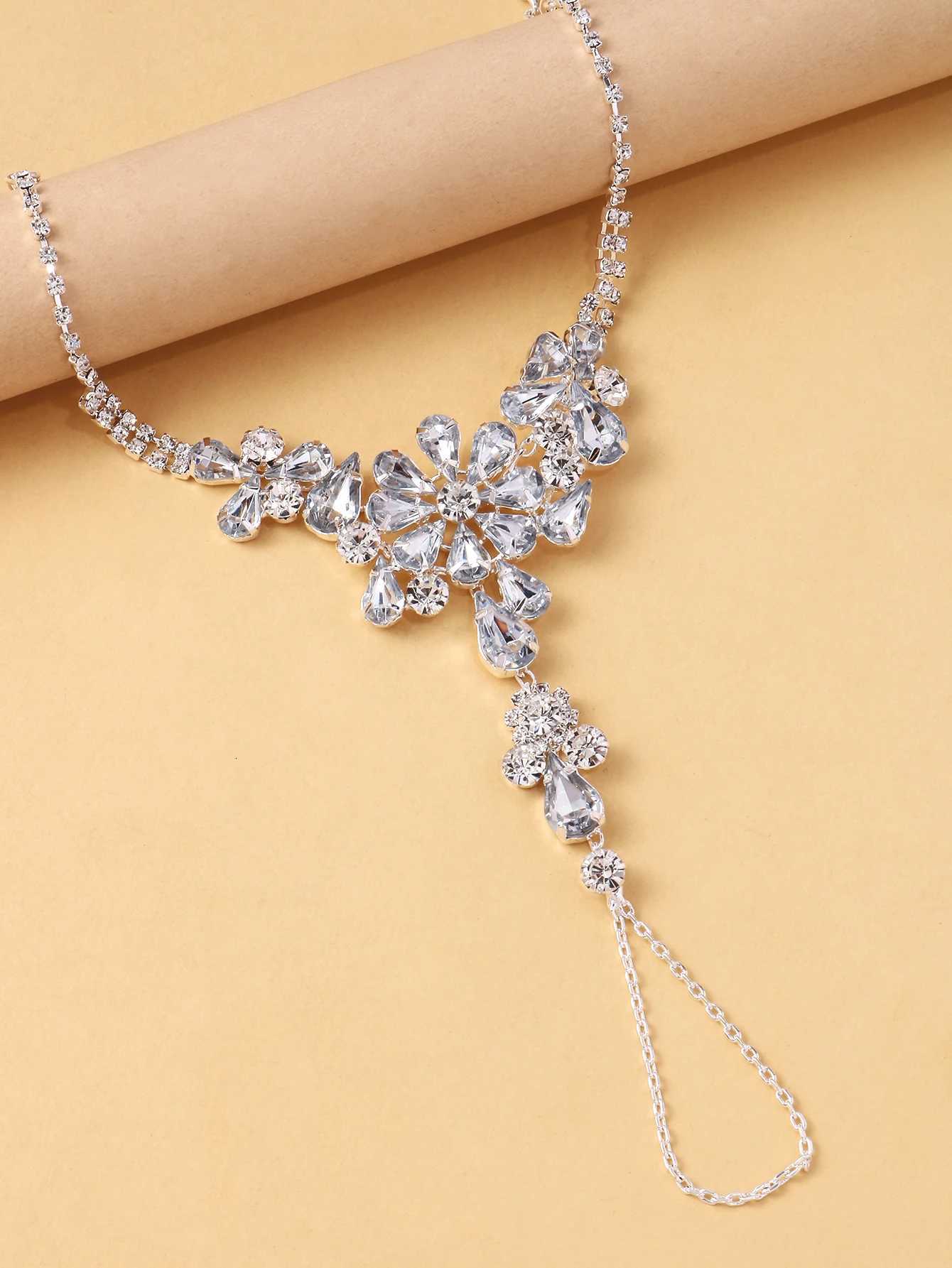 Summer Fashion Beach Sexy Flower Crystal Chain Finger Anklet Bride Wedding Geometric Rhinestone Anklet Jewelry Accessories Women Y250805