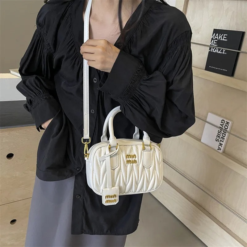 Designer bag 2025 new fashionable luxury shoulder bag crossbody bag classic bag small square bag fashionable women's bag handbag