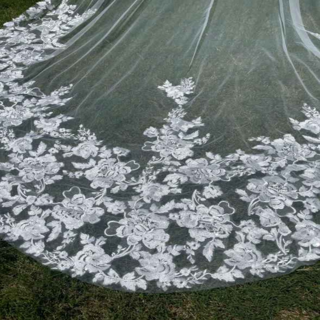 Gorgeous Customized Wedding Veil One Layer Appliques Cathedral Length Veils Appliques Edge Bridal Wedding Accessories