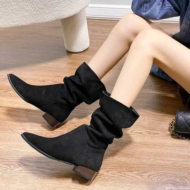 2024 Womens Natural Suede Wern Boots Thick Pointed Short Boots Vintage Pleated Womens Autumn Boots XJ250807