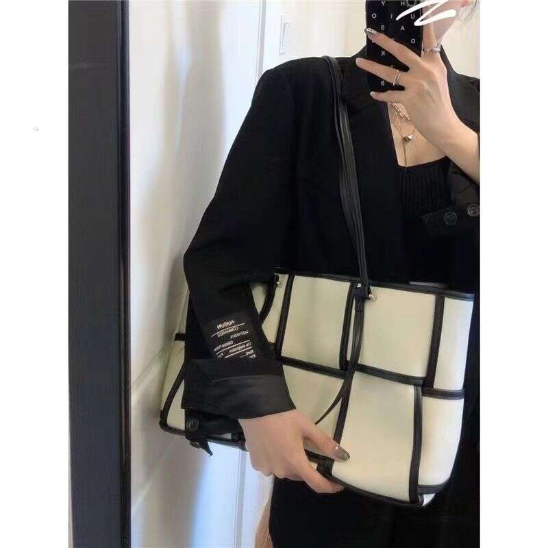 Checkered Classroom Capacity Tote Canvas Commuter Small Korean Version 2024 New One Shoulder Large Bag