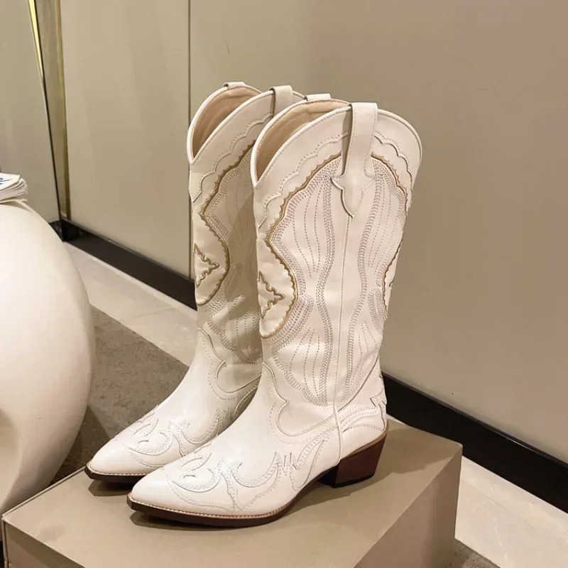 Vintage Square Head Thick Heel Cowboy Boot for Women Embroidered Western Cowboy Boots Side Zipper Shoes Autumn Pointed Boots M250807