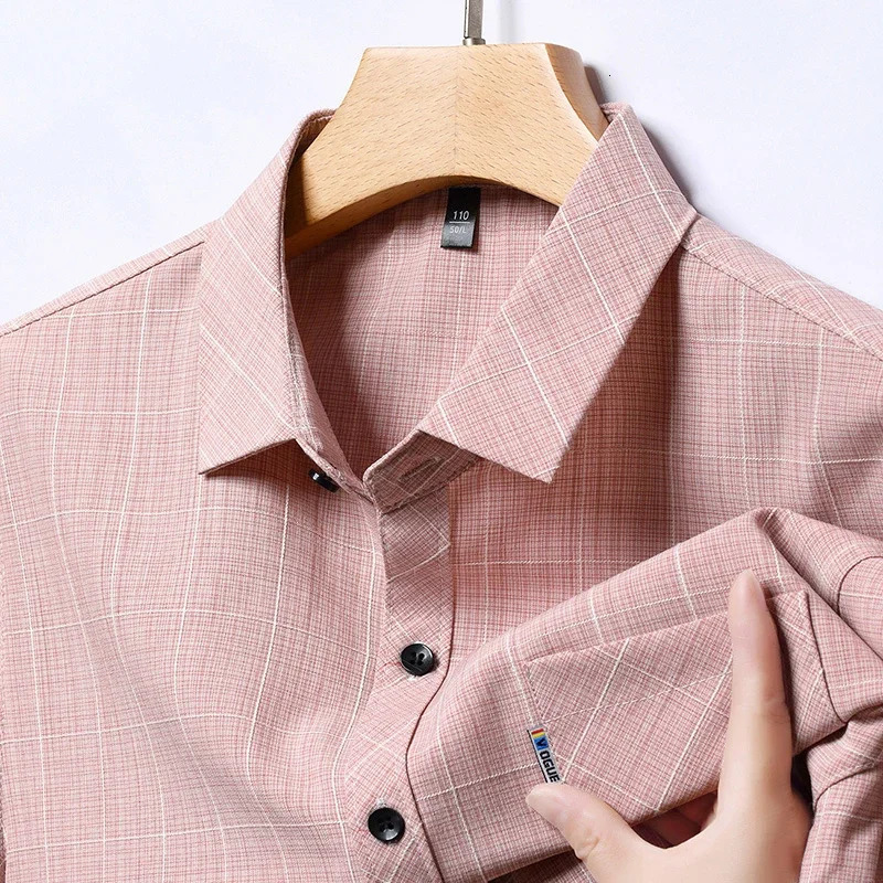 Mens Business Casual Short Sleeved Printed Shirt with Wrinkle Resistance No Ironing Comfortable All Season Versatile Top 250807